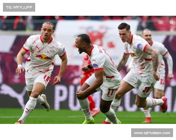 阿米里点球破门后指向看台，美因茨队长成保级关键精神领袖